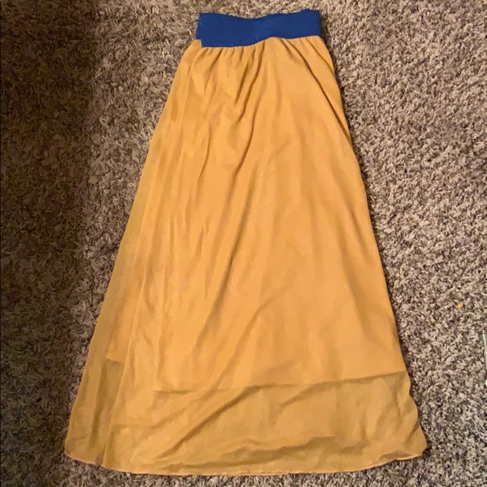 Mid length skirt